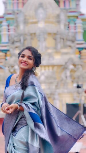 Divya Uruduga Instagram - Wrapped in blue, laughter & love in every fold!!✨

💛🖤

Blouse: @aainadesignerhouse 

#divyauruduga #divyau #du #D #arviyans #arviya #preetiirali