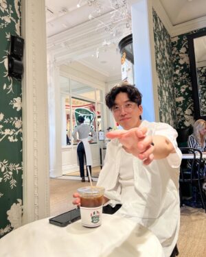 Do Sang-woo Instagram - 천천히 걸어야 보이는 것들 📸