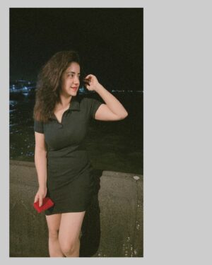 Dolly Chawla Instagram - 🫰🏻