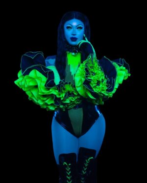 Dollya Black Instagram - Baby @davidelaffe ALWAYS takes THE photo😮‍💨🥰 thank you for these amazing shots babe! 
Also @alexandriahell ‘s mug is insane 🤤 truly in love with everything you do 
•Gloves- @jan_eneskey @ruffles_gloves_official 
•Choker- @vulpinicvestements 
•Bodysuit- Me