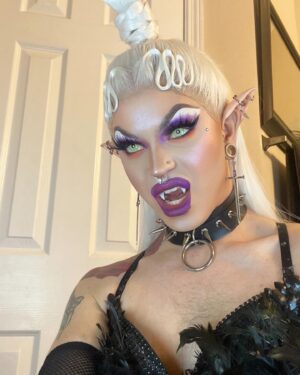 Dollya Black Instagram - The mug was mugging last night 😮‍💨🧛🏻‍♀️
Wig: @dollyablackdesigns