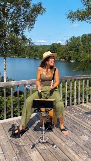 Domino Santantonio Instagram - today’s mood ☀️ am I the only one who loves playing under the sun? 😏

Special thanks to @brixton for this amazing hat and pants 🤠🤍

@shaboozey @meinlpercussion #abarsong #tipsy #cajon #percussions #cajonsnare #tambourine #meinlpercussion #summer #lake #drums #drummer #brixton #acoustic #acousticcover