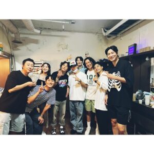 Dong Hyun-bae Instagram - 롹앤롤 베이비였다🤟✌️
사랑해~❤️