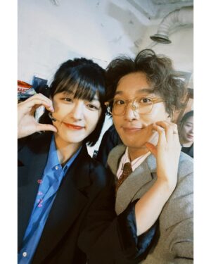 Dong Hyun-bae Instagram - 나와 막공한 직원들과..
무대에서 분장실애서 귀염뽀짝 우리 승희🐥
언제나 내 이야기에 웃어주는 우리 엘이🐵
함께 웃고 울고 했던 우리 기두 형🐨
항상 에너지 넘치는 막걸리 요정 우리 옥분 누나🐔
때론 친구같고 때론 친형 같은 피터팬 우리 규형아🐶
내 개그 늘 다 받아주시는 세상 좋은 우리 용현이형🐼
10년만에 만나도 똑같은 멋잔 우리 승현이형🐯
그대들과 함께해서 너무나 행복했어요~~ 사랑해요❤️