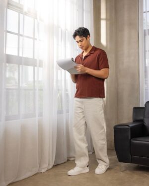 Donny Pangilinan Instagram - It’s time to widen your wardrobe 😉👖 

Mixing versatile style, effortless comfort, and inclusive design, these UNIQLO Wide Pants give stylish silhouettes that just elevate any outfit. #UNIQLOPH #LifeWear