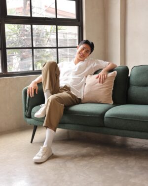 Donny Pangilinan Instagram - It’s time to widen your wardrobe 😉👖 

Mixing versatile style, effortless comfort, and inclusive design, these UNIQLO Wide Pants give stylish silhouettes that just elevate any outfit. #UNIQLOPH #LifeWear