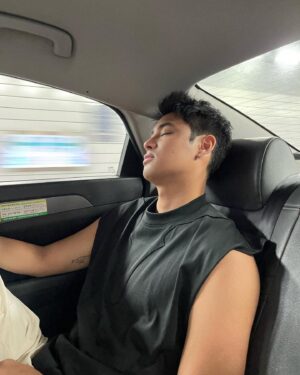 Donny Pangilinan Instagram - Pauwi 😴