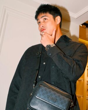 Donny Pangilinan Instagram - Hmmmm 💭

Check out the new @gucci store in @themallnustarcebu 🤟🏼

@sabatods #GucciCebu #GucciPH #GucciDive