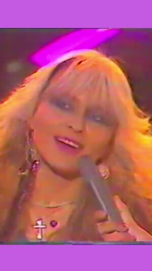Doro Pesch Instagram - Throwback to 1988!
If you asked yourself for the past 37 years why there's a Spanish sentence in 'Für immer' I'll explain it to you on Spanish TV 😘
🇪🇸🇪🇸🇪🇸🇪🇸🇪🇸🇪🇸🇪🇸
🤘💪❤️🙏
Love, Doro
-
-
-
-
-
-
#doropesch #conqueress #allweare #warlock #allformetal #triumphandagony #dorofürimmer #metal #heavymetal #rock #metalhead #metalqueen #queenofmetal #fürimmer #doro40 #metalheads #rocknroll #hairmetal #blondeshavemorefun #vegan #soberlife #nuclearblastrecords @nuclearblastrecords #monstersofrock @robhalfordlegacy @judaspriest #judaspriest #robhalford #monstersofrockradio #throwback #throwbackthursday #tbt #spanishtv