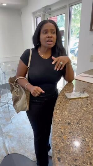 Dr. Jackie Walters Berry Instagram - Check out @wowmedispa  By @therealdrjackie  for. #WeightLoss #HarmonePellets and #OShot. It has really changed my life.