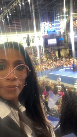 Dr. Jackie Walters Berry Instagram - It was an honor to get invited and to stand tonight with @vp Kamala Harris, my sorority sister💗💚💗 as she moves closer to becoming our next POTUS and our first female, our first black female and our first HBCU grad president. Make sure you get out and vote (oh, for @vp) #whenwefightwewin #vp #nextpresident #m2m #married2med #drjackie #womendrs #womenshealth