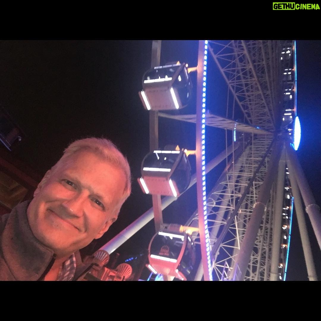 Drew Carey - 800 Likes - At the #seattlegreatwheel last night
