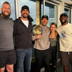 Dricus Du Plessis Instagram - What an absolute honour and privilege to be a Saffa!
Thank you @bokrugby for the support and wishes, let’s go show the world what we know.
Massive shoutout to @crownperth for facilitating all of this and thank you @bobbyvanjaarsveld @ricusnel @joblack8 julle is ysters. #mannedisnvoorreg🇿🇦 #ufc305perth