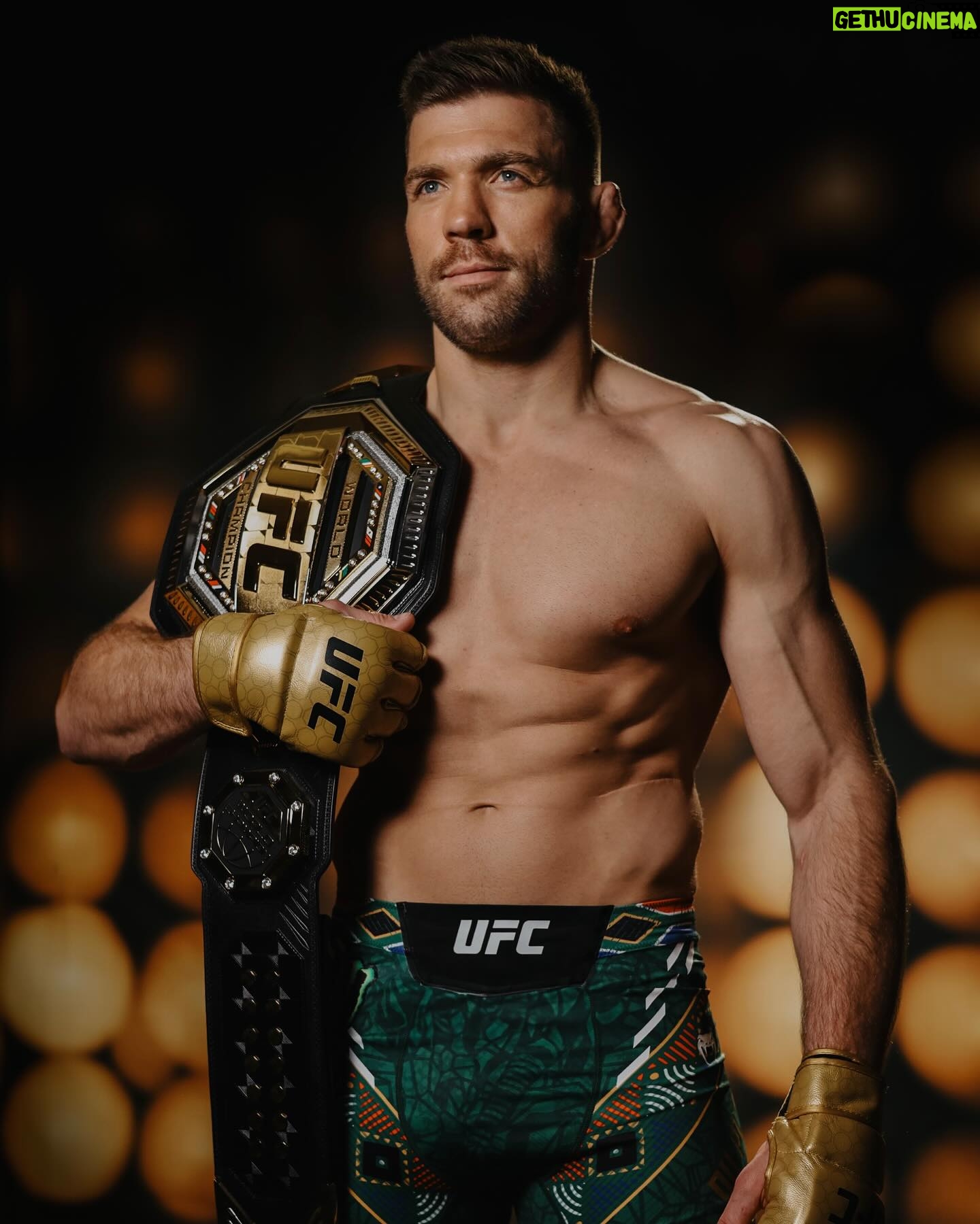 Dricus Du Plessis - 84.4K Likes - Green & Gold the colours of champions 🇿🇦👑
#ufc305 #stillknocks