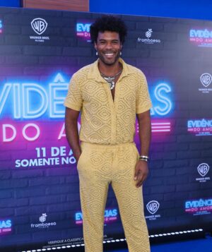 Dudu de Oliveira Instagram - #tbt Dumpzinho dessa Première carioca de “Evidências do Amor”, e também para avisar a todos vocês que a gente estreiou nos cinemas de todo Brasil.

Filme tá lindo, tem muito romance, humor, memória afetiva, muito evidencia, muito música chiclete. Filme pra família inteira, pra dançar e para cantar junto. A primeira semana é muito importante para manter o filme em cartaz.

@framboesa_filmes 

#evidenciasdoamor #evidencias