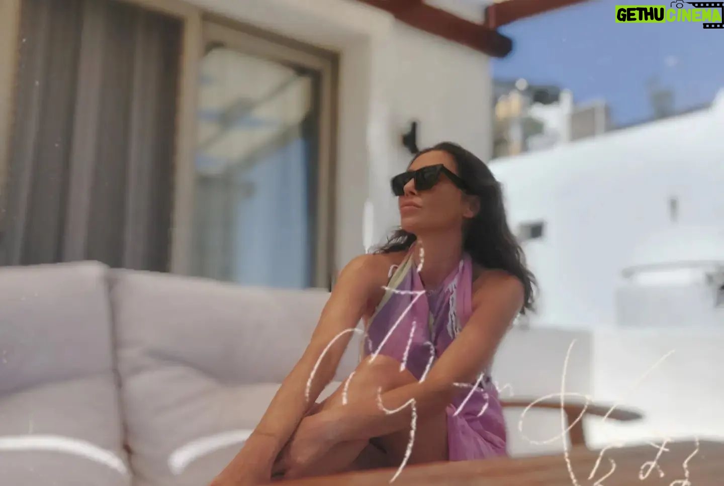 Duygu Çetinkaya - 3 Likes - "Hayatta mutluluk veren şeyler çok küçük parçalardır. Bir iyilik bir gülümseme tatl bir bakış iyi bir dilek. Aslında mutlu olanlar, bu küçük şeylerin huzuruna varmış olanlardır."