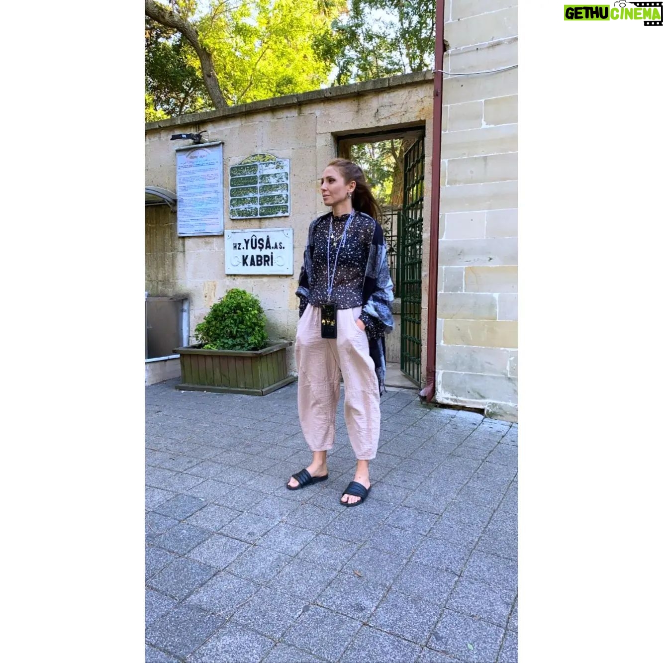 Duygu Çetinkaya - 3 Likes - 🦭🦄🧘🏼♀️ Terliklerimde benim meselem ,Ok !🤣🤣😅😂🙃🫠🤣