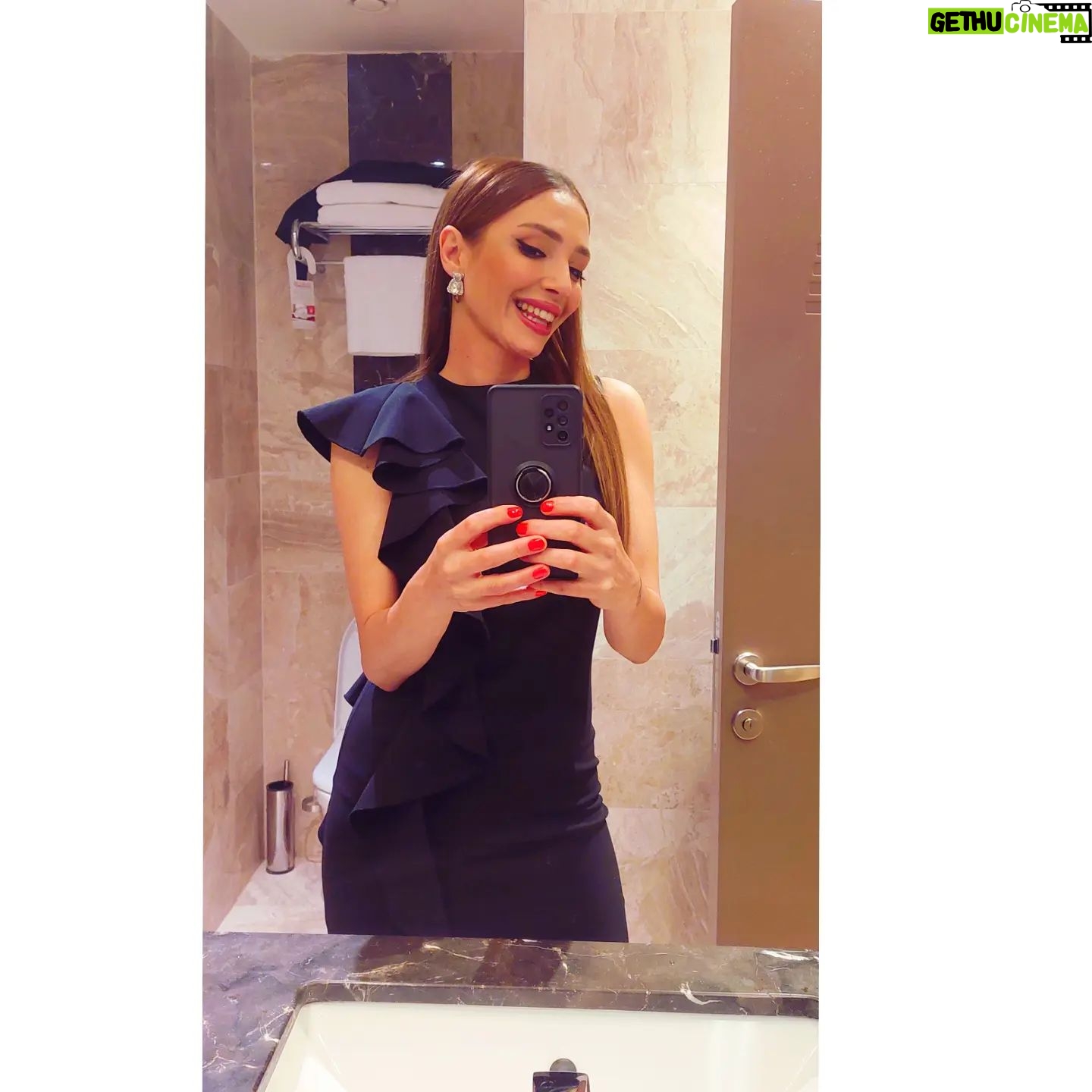 Duygu Çetinkaya - 3 Likes - 🤍 canım benim bir ömür mutluluklar diliyorum, o güzel yüzünü hep gülsün...
