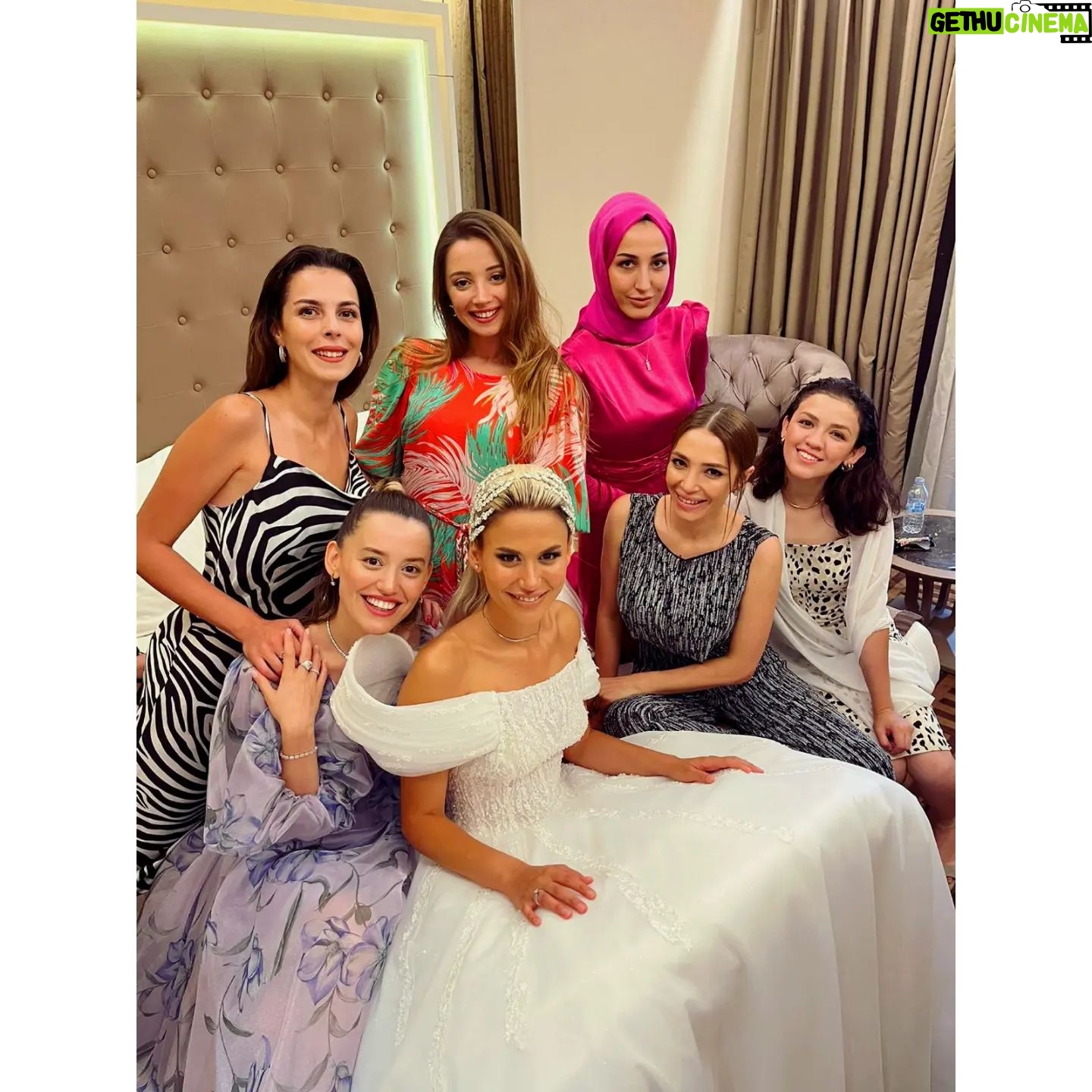 Duygu Çetinkaya - 3 Likes - 🤍 canım benim bir ömür mutluluklar diliyorum, o güzel yüzünü hep gülsün...