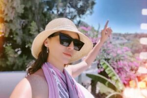 Duygu Çetinkaya Instagram - "Hayatta mutluluk veren şeyler çok küçük parçalardır. Bir iyilik bir gülümseme tatl bir bakış iyi bir dilek. Aslında mutlu olanlar, bu küçük şeylerin huzuruna varmış olanlardır."