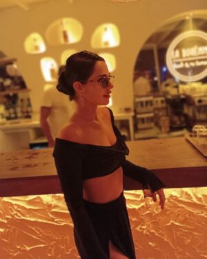 Duygu Şen Instagram - “Giyinip kuşandığın umut , sarhoş muydu yoksa?’ Macbeth