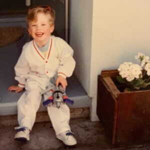 Dylan Saunders Instagram - Dust off your VCR’s, break me off a piece of that peppermint bark, and get cozy enough to still be able to tap your toes to Starkid’s VHS CHRISTMAS CAROL. We’re coming for you this weekend with tickets still available for all performances! I can’t wait for you to experience @claark’s incredible storytelling. Here’s a picture of what I remember of the 80s. And then another of what I was actually doing. (LINK IN BIO) @therealteamstarkid #VHSCC
