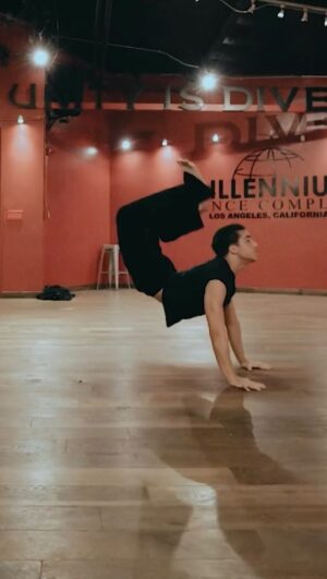 Easton Magliarditi Instagram - First time teaching at @mdcdance !!! Thank you guys for coming and working so hard i am so grateful for all of you!! See you next time🫶🏼 
📷: @lexicreate @lexihunsaker 
#milleniumdancecomplex #mdcdance @pink