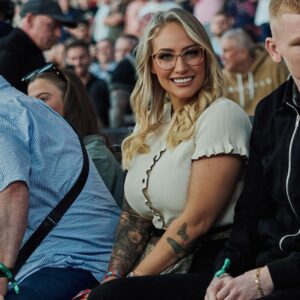 Ebanie Bridges Instagram - Great night last night ringside at the @boxxer fight night in good ole Barnsley to see @callumsimp defeat the champ and collect more belts. 

But I have to say watching @lawzzy7 and @stevie_mckenna go to absolute war ringside was epic. What a fight! 🔥🔥

#ChelliSimpson #Boxxer