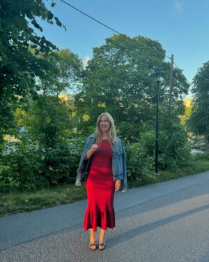 Ebba Kleberg von Sydow Instagram - Dresscode: Junikväll 🍒