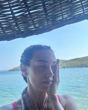 Ecem Özkaya Instagram - sudan sebepler probably :) 🐣🧚🏻‍♀️🧿♥️🎈