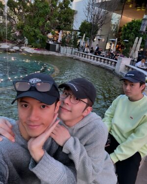 Edan Lui Instagram - .
七夕快樂😘😘❤️❤️💕💕💖💖

#做咩呷醋呀Jer哥
#睇唔睇得出第三張個pose係扮緊Jer哥😂