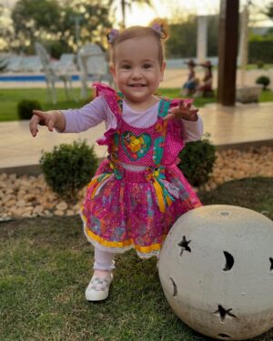 Eden Rodrigues Instagram - 11 meses de nascida da Liz ❤️ 
Como o tempo é implacável, parece que ainda ontem estávamos ansiosos com sua chegada, preparando tudo pra te receber e agora você já está comemorando seu último “mêsversario”, nesse mesmo dia do mês que vem estaremos comemorando um ano da sua chegada. Só podemos festejar e agradecer a Deus por ter nos enviado o maior presente que já recebemos e a missão mais desafiadora e feliz. Te amamos demais princesa!! ❤️