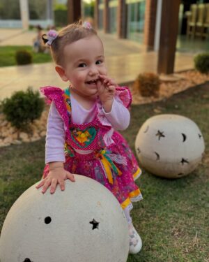 Eden Rodrigues Instagram - 11 meses de nascida da Liz ❤️ 
Como o tempo é implacável, parece que ainda ontem estávamos ansiosos com sua chegada, preparando tudo pra te receber e agora você já está comemorando seu último “mêsversario”, nesse mesmo dia do mês que vem estaremos comemorando um ano da sua chegada. Só podemos festejar e agradecer a Deus por ter nos enviado o maior presente que já recebemos e a missão mais desafiadora e feliz. Te amamos demais princesa!! ❤️