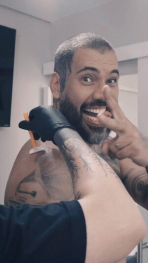 Eden Rodrigues Instagram - O MALOKA LACROU OS BRAÇOS! 😱
É isso, o nosso querido @malokaoficial conheceu o método Azoto Tattoo No Pain e segundo ele não vai mais fazer nenhuma sentindo dor! 🔥💉

Obrigado a toda equipe da Original Sp Tattoo que mandou ver nesse trabalho incrível! 🔥

📸: @juliob182 
.
.
.
.
.
#maloka #tattoonopain #tatuagem #tatuagemsemdor #originalsptattoo