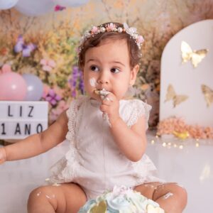 Eden Rodrigues Instagram - Hoje, nossa filha completa 1 ano de vida, e podemos afirmar com absoluta certeza que este foi o ano mais feliz de toda a nossa existência. Agradecemos a Deus, nossa querida filha, por nos escolher. Te amamos imensamente ❤️
Foro by @estudiothaiscastro