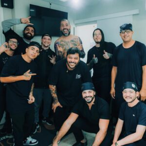 Eden Rodrigues Instagram - Tattoo, Risadas & Resenha rolando por aqui no centro cirúrgico! Hoje foi dia de atender o Maloka 🤟🔥 !

Trabalho realizado pela Azoto Tattoo em parceria com a @original_sptattoo , que vai arrepiar nesse trampo!

#azototattoo #tatuagemsemdor #tattoonopain #nopain #semdor #anestesia #anestesista #anestesiologia #tatuagem