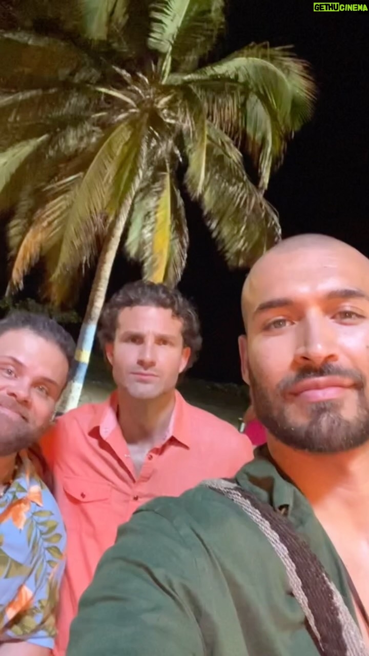 Édgar Vittorino - 710 Likes - Gracias !! Equipo por esta película que creo es muy necesaria para nuestros tiempos “Un padre muy madre “ 🫃🏻🤰@nawalfilms la hizo posible con ayuda de @bethel_playa_mayapo y todo un equipo que la dio toda de principio a fin !🎬❤️ Gracias a la Guajira a su cultura wayu que nos bendijo desde el principio⭐️💫
Gracias !a mis compañero actores @carmenzagomez53 @laduque7 @juliancaicedoillgato @elchocorramitooo @cristalaparicioc @josemiguelnumo @nataliabetancurtactriz @danielavegam14 @danielaguerrerom_ @yakelinasinisterra
Nos vemos en el CINE 🎦
Te gustaría verla?