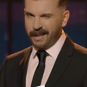 Edin Hasanović Instagram - COUNTDOWN! 
Die erste Folge wird legen…..dääääär

Noch eine Woche! 

SAMSTAG | 20 Uhr | @zdfmediathek 

SONNTAG | 22:15 Uhr | @zdfneo

 🎊🎉🎉🎉🎉♥️