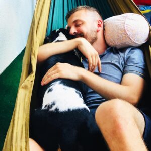 Edin Hasanović Instagram - Wenn man Kuno rückwärts schreibt, kommt Onuk raus. Das bedeutet in irgendeiner anderen Sprache Liebe. Bestimmt.