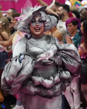 Edo Peltier Instagram - drag con day 1

look @the_weird_market 
peinado @uzotsuki
decoración del booth @mesadedulcesadan