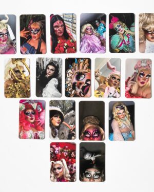 Edo Peltier Instagram - “¿Cómo Hago Drag? Relatos de una Draga en Competencia.”

mi primer libro, donde me quito el maquillaje, y por medio de mis looks de drag race mexico, explico diferentes rubros de mi proceso creativo para hacer drag. un pedazo de pastel de mi mente y mi amor por lo que hago.

para más información envía un mail a queridamargaretyya@gmail.com

💘🐰

texto @margaretyya 
diseño editorial @mgarza.o 
corrección estilo @lasenoritacora 
fotos en el post @pacodelosmonteros 
look en el post @hector_serna