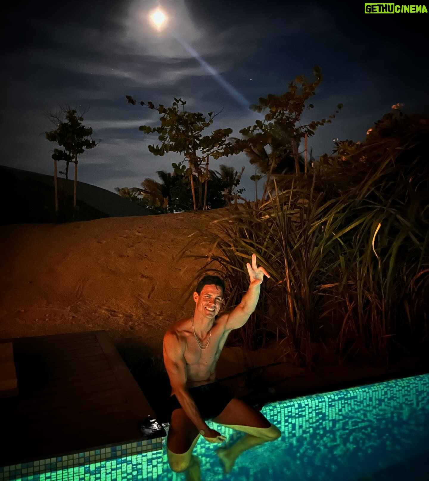Edu Aguirre - 45.5K Likes - Noches de verano🌙🙏🏼❤️