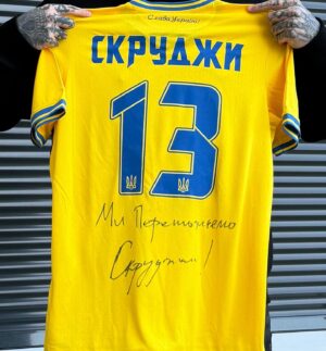 Eduard Vygranovskiy Instagram - АУКЦІОН 

Запрошуємо вас взяти участь в аукціоні на підтримку ЗСУ 🇺🇦

Футболка збірної України з автографом від СКРУДЖИ 
Цей ексклюзивний предмет, не лише стане частиною вашої колекції, але й допоможе нашим захисникам.

Виручені кошти з аукціону будуть відправлені на банку @s_sternenko - На поточний RUSORIZ !

Початкова ставка - 1000 грн. (30$)
Мінімальний крок ставки - 500 грн. (15$)

Аукціон триватиме до 18.07.2024 - 21:00 ( четвер )

МИ ПЕРЕМОЖЕМО 🇺🇦