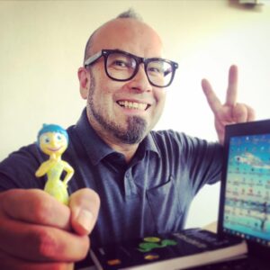 Eduardo 'Lalo' Ibeas Instagram - Aquí estoy con Alegría , porque termine mi tercer año de Ingeniería en  informática en el @instituto_ipp , antes la modalidad era online y Tenía que ir a dar las pruebas presencial, pero este año fue 100% online!! Aprendi cosas nuevas como Java, programar en Arduino, software R, monitoreo y seguridad de redes, etc. También las vi peludas con estadística inferencial, jaja pero pase todo por fin!! Gracias a los que siempre tiran buena onda tanto por el lado musical como en el computin, este 2021 tiene que ser mejor!! Saludos a todas y todos !!