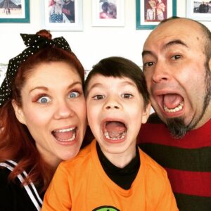Eduardo 'Lalo' Ibeas Instagram - Ayer estuvo de cumpleaños mi amigo más chico, mi compadre, mi corazón , mi hijo !! Te amo más que el Sol!!! Y feliz aniversario de paternidad @powertefi ❤️❤️😍😍 ya van 5 años en esta linda aventura !!