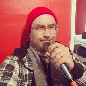 Eduardo 'Lalo' Ibeas Instagram - Ayer fue el último ensayo, si bien fue intenso y energético, terminé con una pena inmensa por extrañar ese taller donde llegaba una simple idea loca y terminaba siendo otra cosa generalmente más increíble. Extrañare a cada uno de mis talentosos amigos y colegas que llevaron este barco a lugares inimaginables. Pero al mismo tiempo, siento la satisfacción de haber vivido años increíbles en este lindo oficio. Gracias a todos los que transformaron estas locuras en parte de sus vidas. Los quiero a todos, y no hay palabras para expresar tanta gratitud. VIVA CHILE MIERDA Y LOS CHANCHO EN PIEDRA!!!