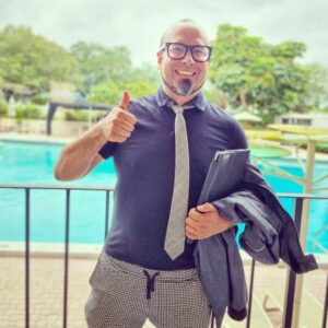 Eduardo 'Lalo' Ibeas Instagram - Acabo de pasar mi examen de título (de manera online ) Ya soy Ingeniero en informática!!!! Gracias a mis compañeros de seminario de título , y a todos los que me apoyaron en el estudio a lo largo de la carrera. 
Y sobretodo a mis amores @powertefi y Tommy. Ahora a celebrar!!!!