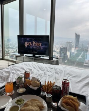 Eduardo Maruri Instagram - no quiero salir de este hotel nunca más