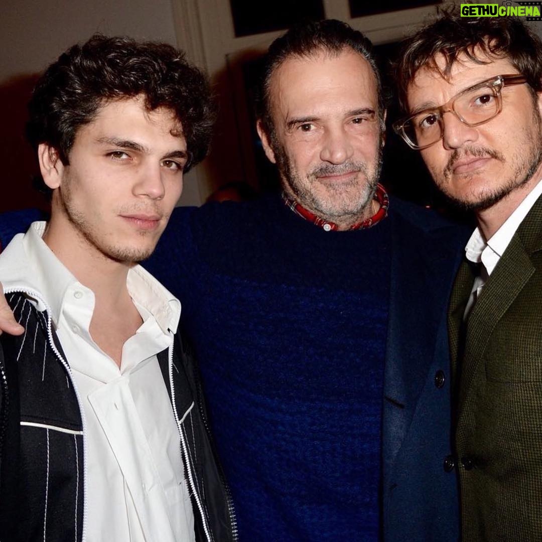 Eduardo Valdarnini - 4.2K Likes - Incontri ravvicinati 🤘grazie a @maisonvalentino e #pierpaolopiccioli per la bella serata 🥂🚀#pedropascal #alessandrocalascibetta @factory4pr
