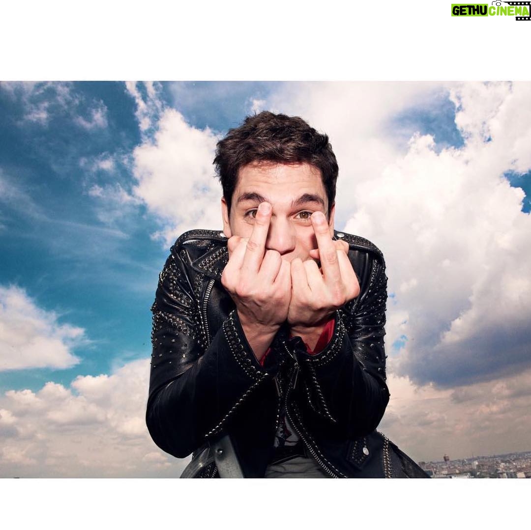 Eduardo Valdarnini - 3.2K Likes - Grazie @rollingstoneitalia, @federicalazza e a Milano per un pomeriggio di sana follia 🤪🙃#rollingstoneitalia #factory4
